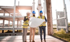 construction d'un bâtiment par une entreprise de construction