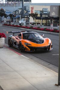 super voiture orange et noire