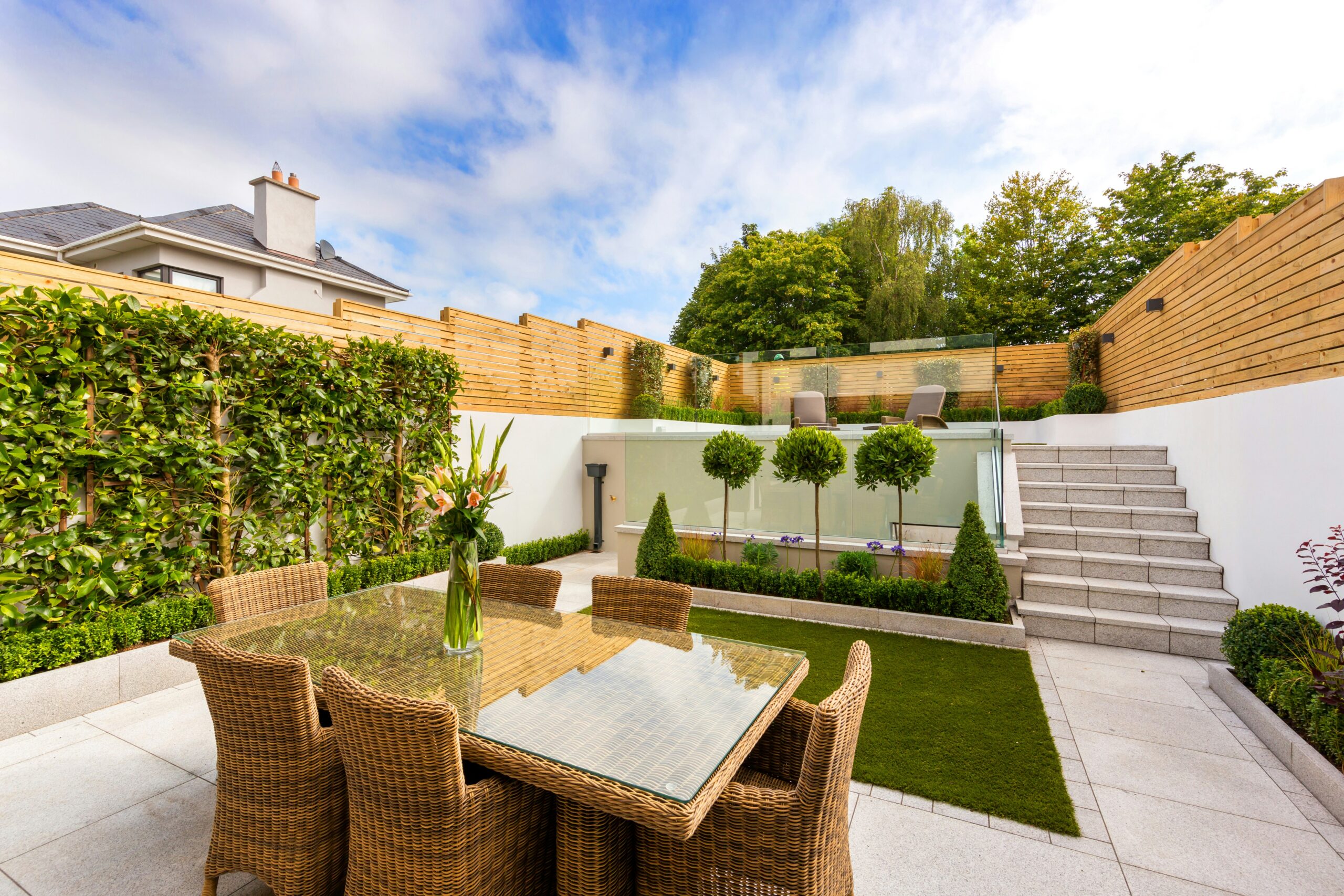 Des espaces verts en ville : créer un coin de détente avec le mobilier urbain