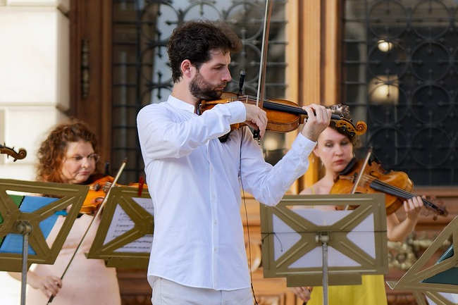 spectacle de musique à l’extérieur